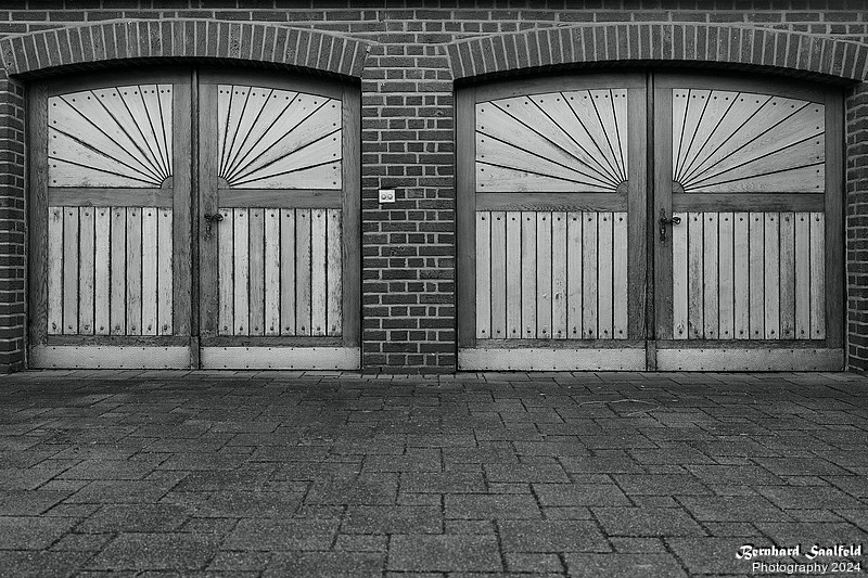 Two Doors - Bernhard Saalfeld - Lichtbildkunst
